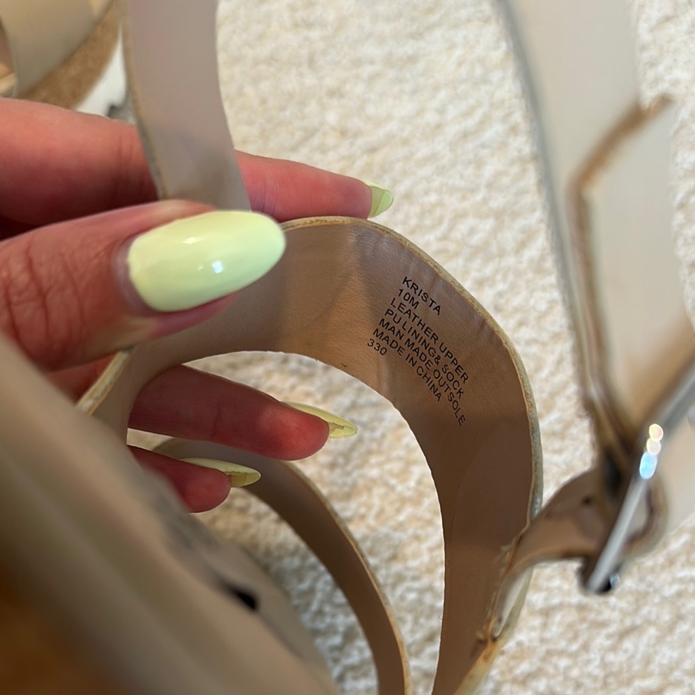 Steve Madden Women's Tan Platform Sandals - Picture 7 of 9